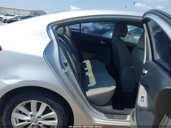 KNAFX4A66G5481401 2016 KIA FORTE - Image 8