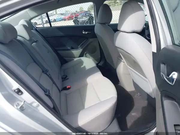 KNAFX4A66G5503445 2016 KIA FORTE - Image 8