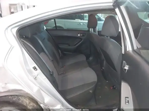 KNAFX4A66G5506037 2016 KIA FORTE - Image 8