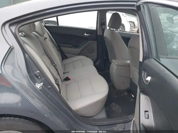 KNAFX4A66G5521217 2016 KIA FORTE - Image 8