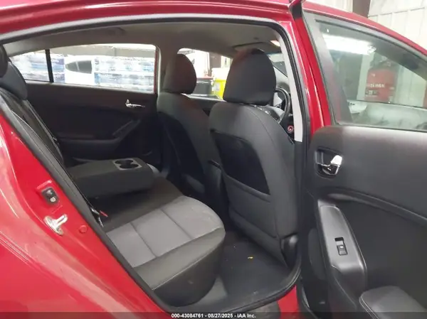 KNAFX4A66G5557893 2016 KIA FORTE - Image 8