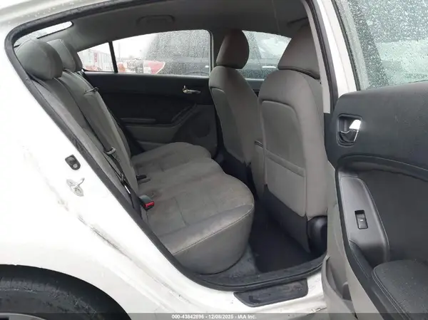 KNAFX4A66G5575262 2016 KIA FORTE - Image 8