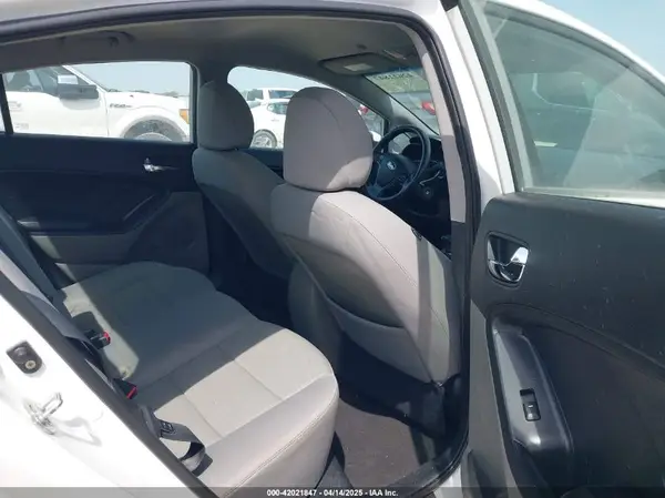 KNAFX4A66G5591297 2016 KIA FORTE - Image 8