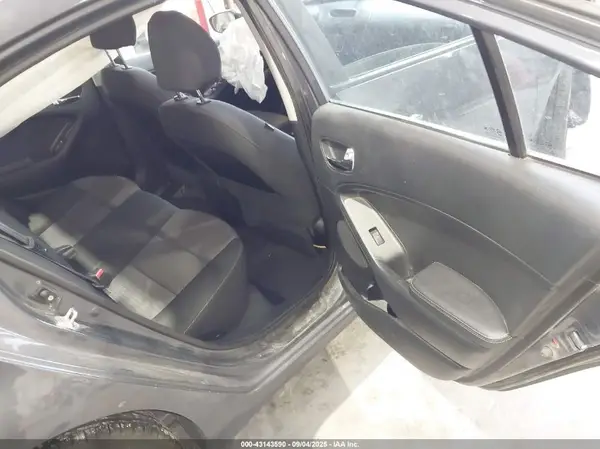 KNAFX4A66G5593647 2016 KIA FORTE - Image 8