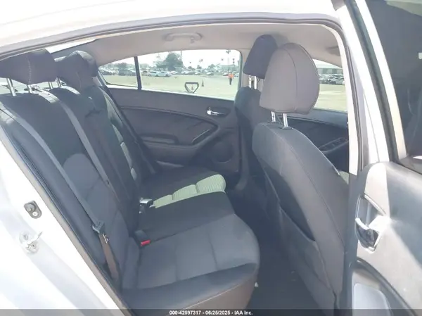 KNAFX4A66G5594877 2016 KIA FORTE - Image 8