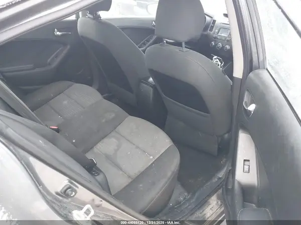 KNAFX4A66G5599061 2016 KIA FORTE - Image 8