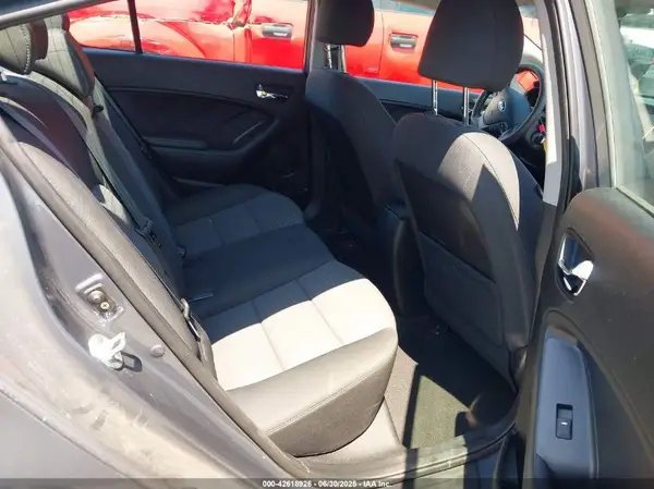 KNAFX4A66G5603688 2016 KIA FORTE - Image 8