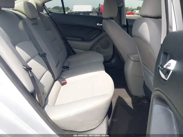 KNAFX4A66G5612567 2016 KIA FORTE - Image 8
