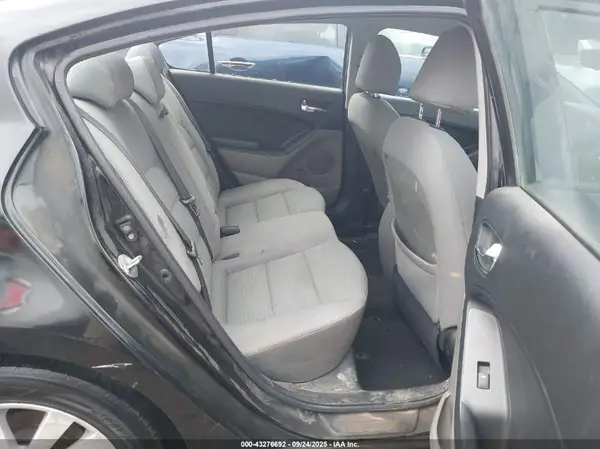 KNAFX4A67G5477731 2016 KIA FORTE - Image 8