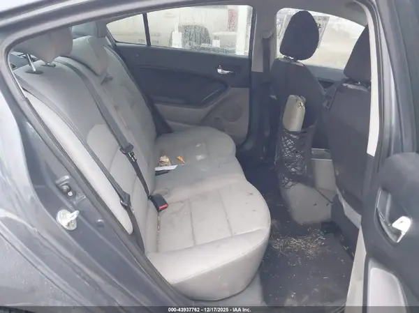 KNAFX4A67G5489765 2016 KIA FORTE - Image 8