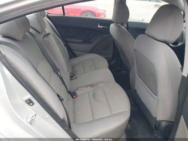 KNAFX4A67G5490169 2016 KIA FORTE - Image 8