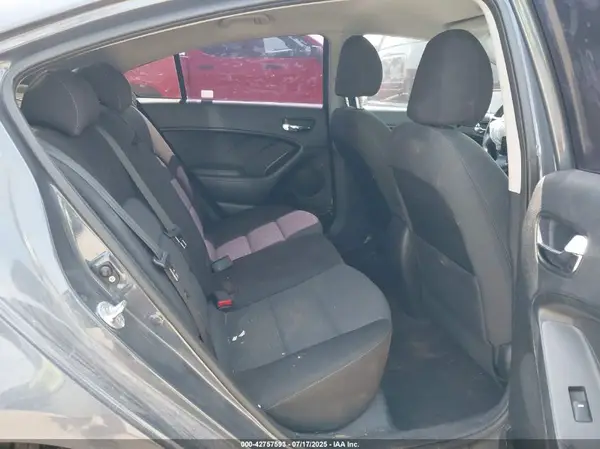 KNAFX4A67G5501526 2016 KIA FORTE - Image 8