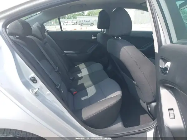 KNAFX4A67G5507052 2016 KIA FORTE - Image 8