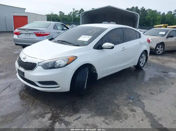 KNAFX4A67G5535904 2016 KIA FORTE - Image 2