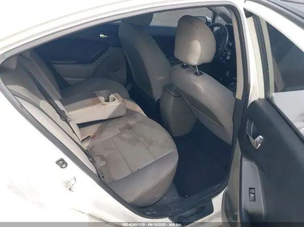 KNAFX4A67G5535904 2016 KIA FORTE - Image 8