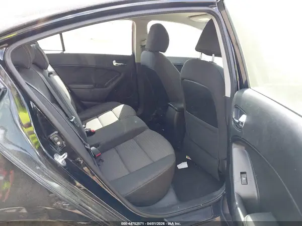 KNAFX4A67G5541394 2016 KIA FORTE - Image 8