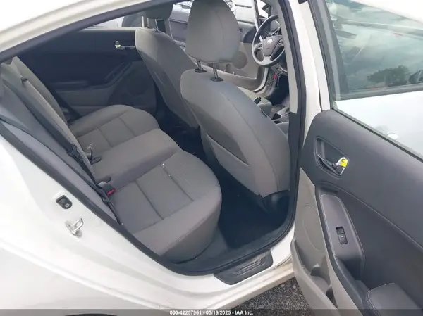 KNAFX4A67G5552833 2016 KIA FORTE - Image 8
