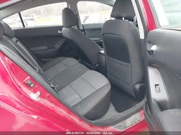 KNAFX4A67G5557885 2016 KIA FORTE - Image 8