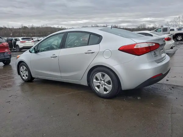 KNAFX4A67G5560530 2016 KIA FORTE - Image 2