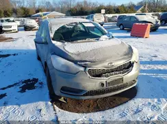 KNAFX4A67G5562438 2016 KIA FORTE