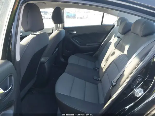 KNAFX4A67G5568286 2016 KIA FORTE - Image 8