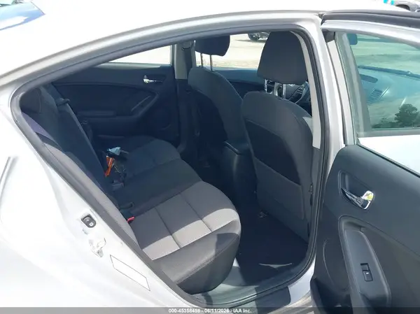 KNAFX4A67G5575979 2016 KIA FORTE - Image 8