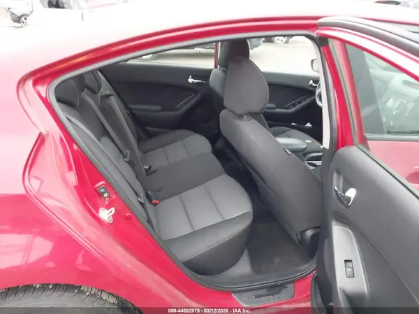 KNAFX4A67G5601741 2016 KIA FORTE - Image 8