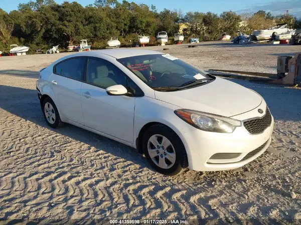KNAFX4A67G5605742 2016 KIA FORTE - Image 1