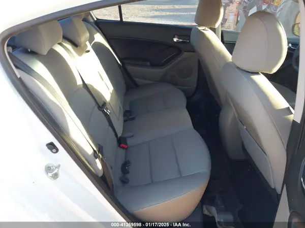 KNAFX4A67G5605742 2016 KIA FORTE - Image 8