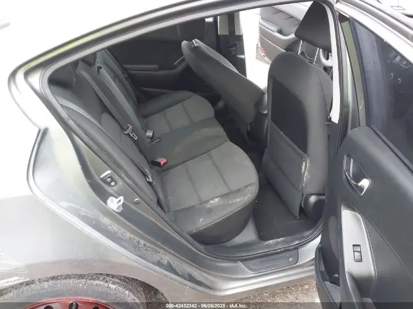 KNAFX4A67G5608513 2016 KIA FORTE - Image 8