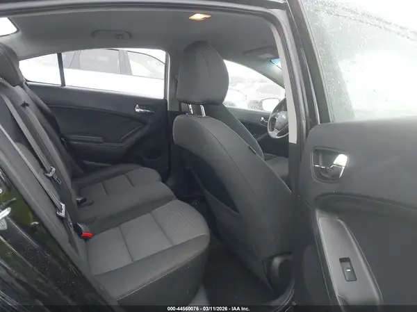 KNAFX4A67G5609855 2016 KIA FORTE - Image 8