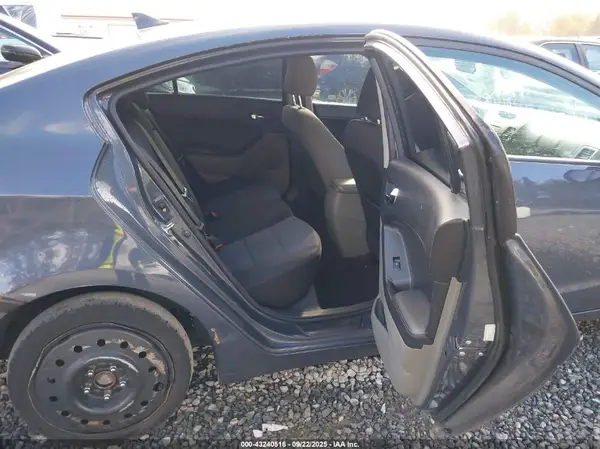 KNAFX4A68G5462638 2016 KIA FORTE - Image 8