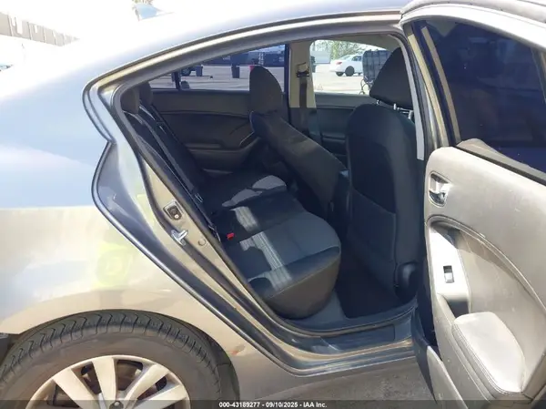 KNAFX4A68G5537645 2016 KIA FORTE - Image 8
