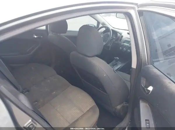 KNAFX4A68G5554073 2016 KIA FORTE - Image 8