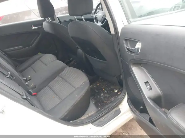 KNAFX4A68G5568443 2016 KIA FORTE - Image 8