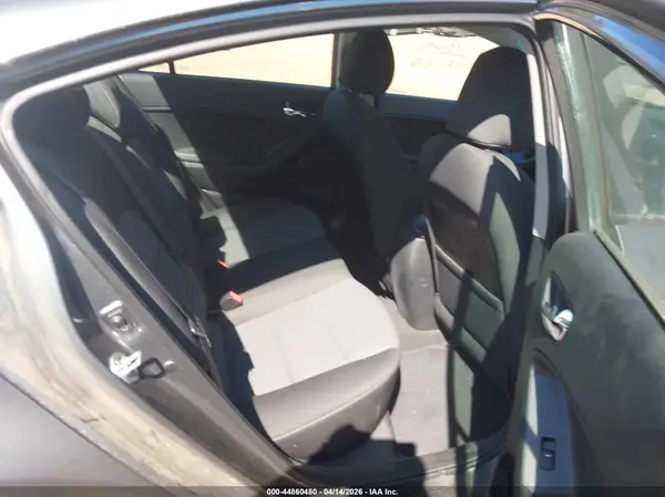 KNAFX4A68G5593813 2016 KIA FORTE - Image 8