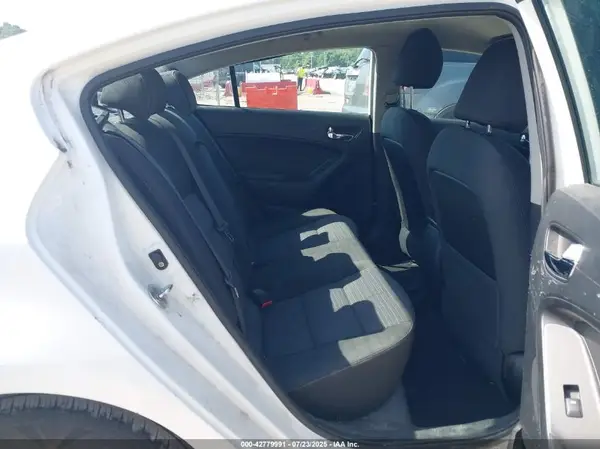 KNAFX4A69G5498015 2016 KIA FORTE - Image 8