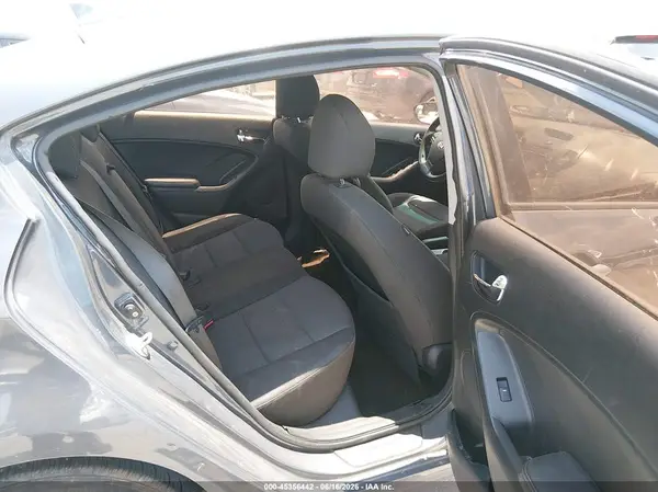 KNAFX4A69G5516626 2016 KIA FORTE - Image 8