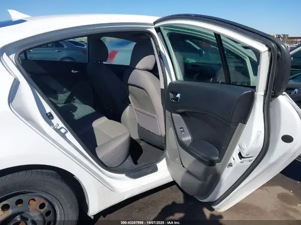 KNAFX4A69G5521731 2016 KIA FORTE - Image 8