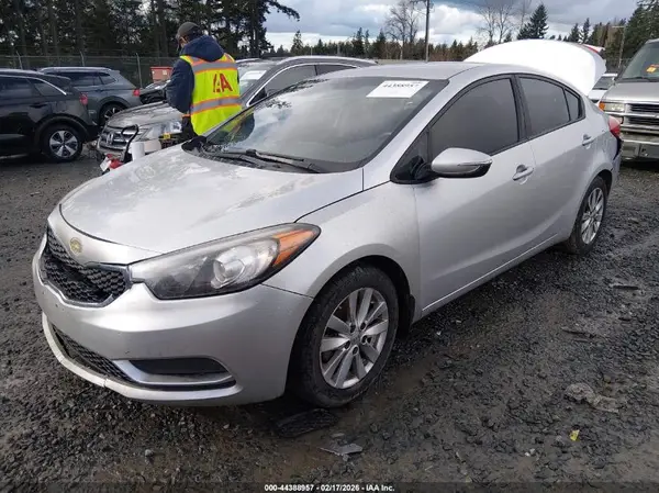 KNAFX4A69G5535077 2016 KIA FORTE - Image 2