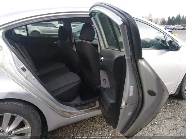 KNAFX4A69G5535077 2016 KIA FORTE - Image 8