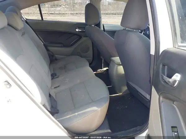 KNAFX4A69G5541932 2016 KIA FORTE - Image 8