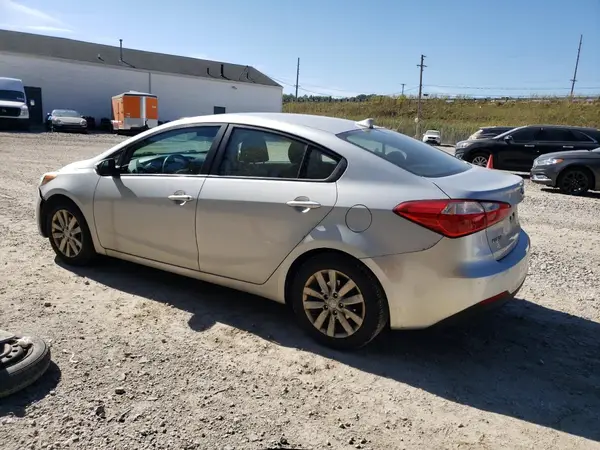 KNAFX4A69G5549982 2016 KIA FORTE - Image 2