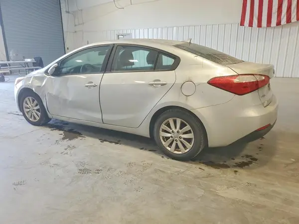 KNAFX4A69G5551571 2016 KIA FORTE - Image 2