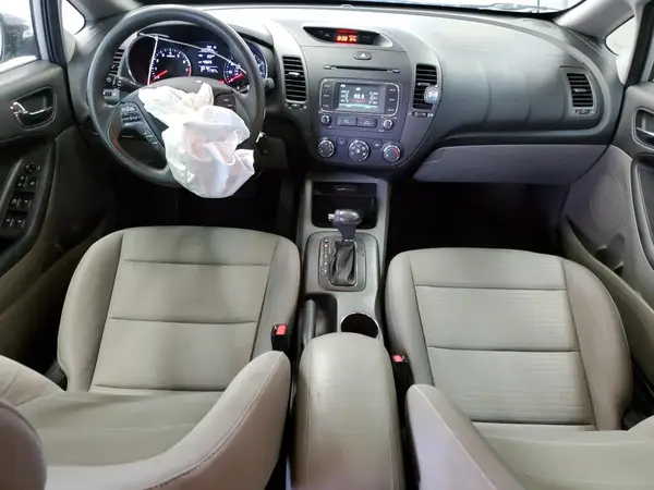 KNAFX4A69G5555068 2016 KIA FORTE - Image 8