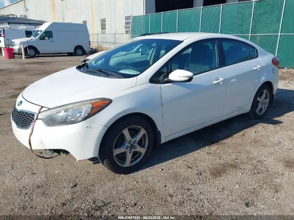 KNAFX4A69G5555989 2016 KIA FORTE - Image 2