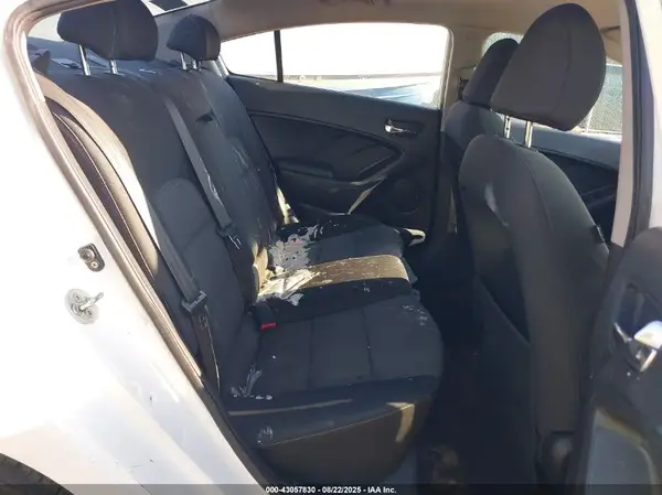 KNAFX4A69G5555989 2016 KIA FORTE - Image 8