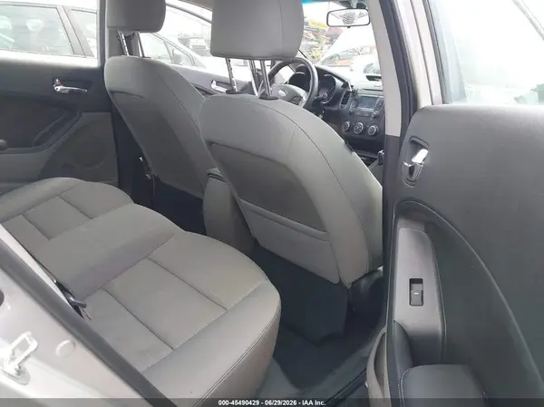 KNAFX4A69G5566216 2016 KIA FORTE - Image 8