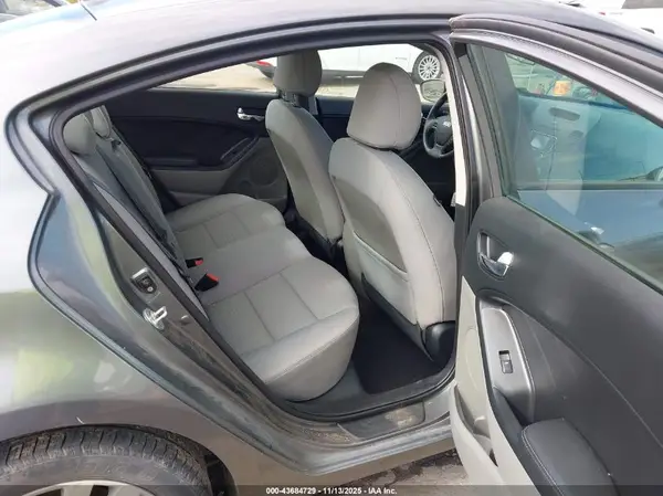 KNAFX4A69G5599071 2016 KIA FORTE - Image 8