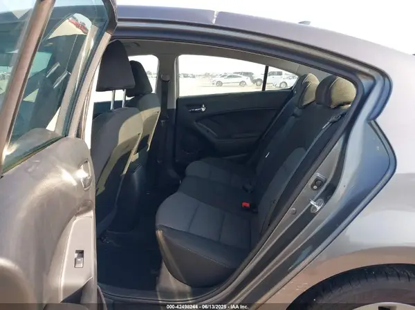 KNAFX4A69G5602339 2016 KIA FORTE - Image 8